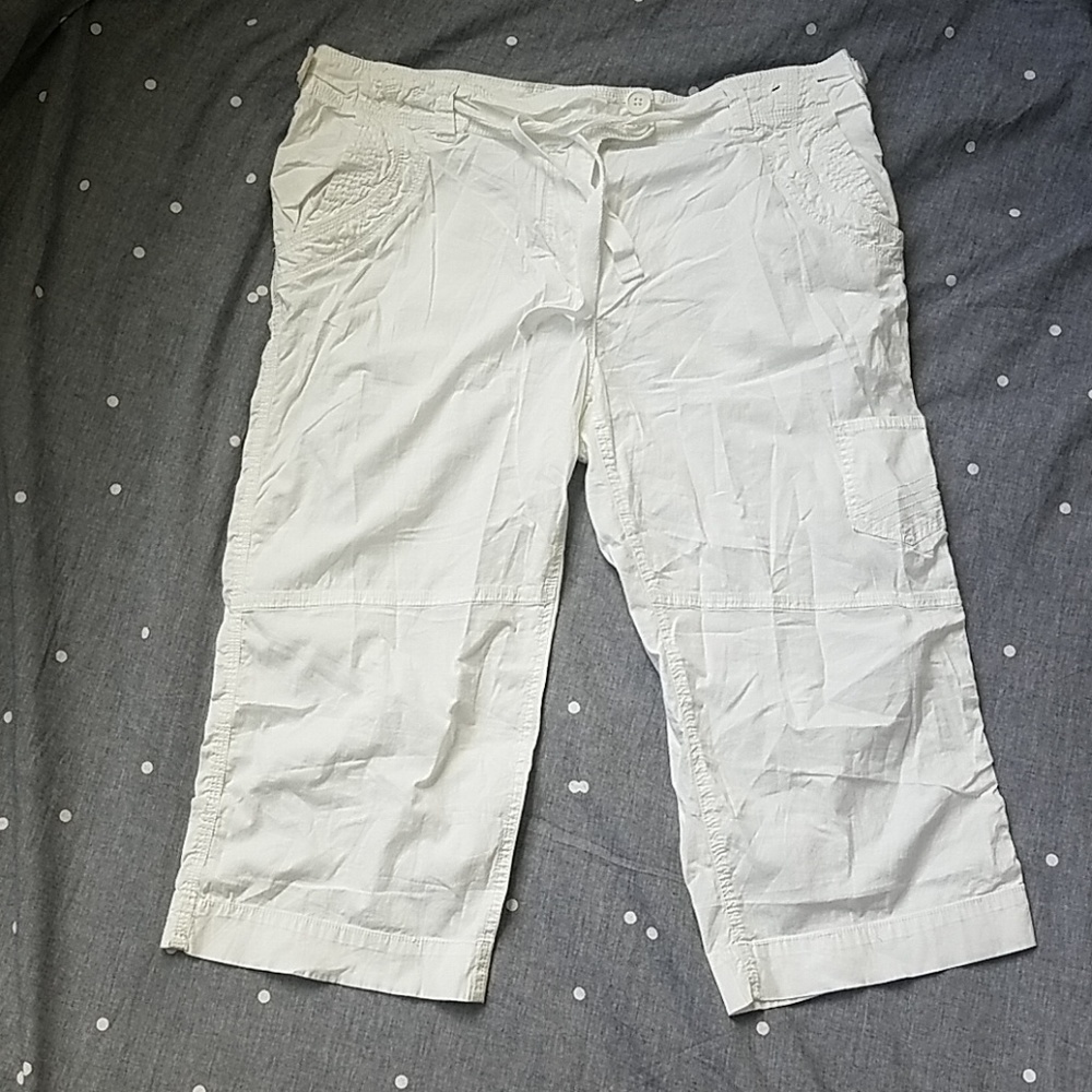 New York & Company white capris with stitching